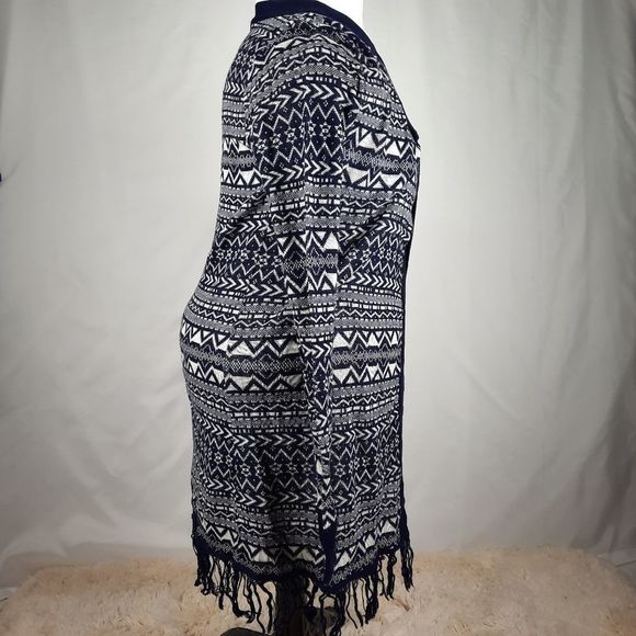 Charlotte Russe edge long sleeve fringe geometric print navy white small acrylic - Picture 3 of 11
